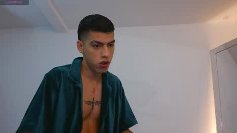 Snapshot of russell_adams_ chatting on 11.16.25 R U S S E L L online show from 11.16.25