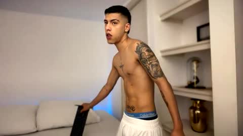 Snapshot of russell_adams_ chatting on 11.20.25 R U S S E L L online show from 11.20.25