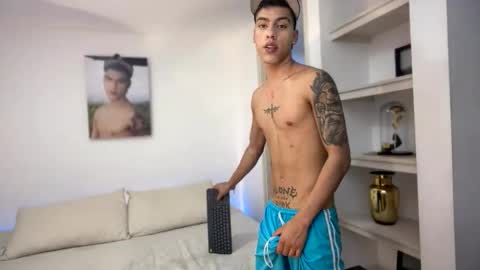 Snapshot of russell_adams_ chatting on 11.23.25 R U S S E L L online show from 11.23.25