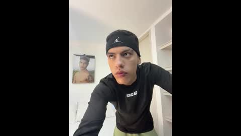 Snapshot of russell_adams_ chatting on 11.26.25 R U S S E L L online show from 11.26.25