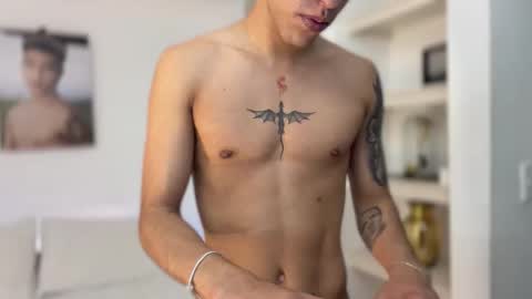 Snapshot of russell_adams_ chatting on 11.26.25 R U S S E L L online show from 11.26.25