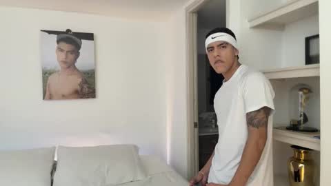 Snapshot of russell_adams_ chatting on 11.27.25 R U S S E L L online show from 11.27.25