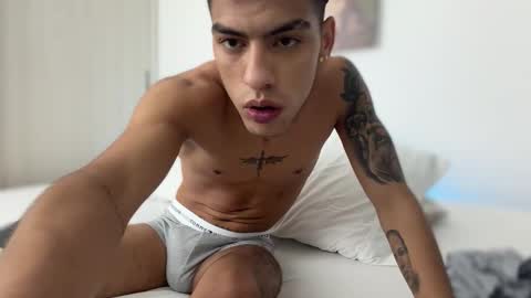 Snapshot of russell_adams_ chatting on 11.29.25 R U S S E L L online show from 11.29.25