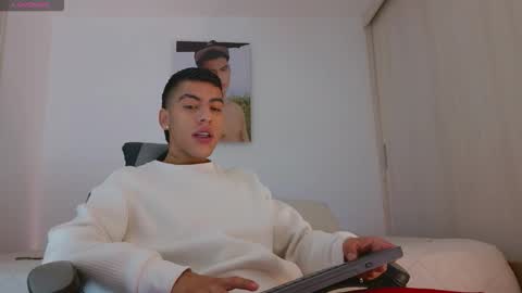 Snapshot of russell_adams_ chatting on 12.03.25 R U S S E L L online show from 12.03.25