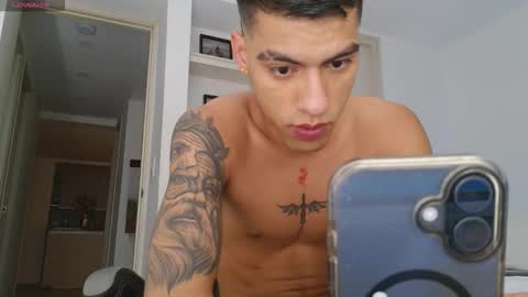 Snapshot of russell_adams_ chatting on 12.18.25 R U S S E L L online show from 12.18.25