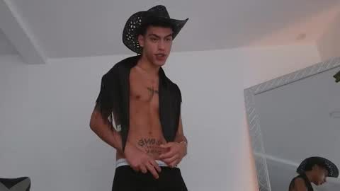 Snapshot of russell_adams_ chatting on 01.11.26 R U S S E L L online show from 01.11.26