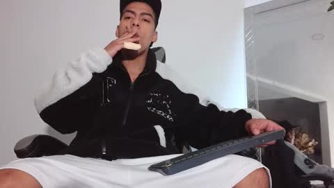 Snapshot of russell_adams_ chatting on 01.13.26 R U S S E L L online show from 01.13.26