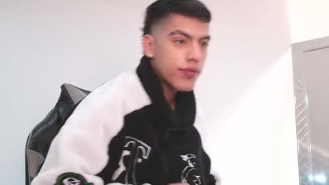 Snapshot of russell_adams_ chatting on 01.15.26 R U S S E L L online show from 01.15.26