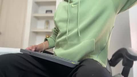 Snapshot of russell_adams_ chatting on 01.17.26 R U S S E L L online show from 01.17.26