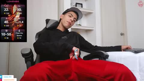 Snapshot of russell_adams_ chatting on 02.01.26 R U S S E L L online show from 02.01.26