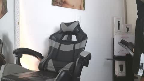 Snapshot of russell_adams_ chatting on 02.17.26 R U S S E L L online show from 02.17.26