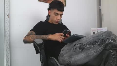 Snapshot of russell_adams_ chatting on 02.19.26 R U S S E L L online show from 02.19.26