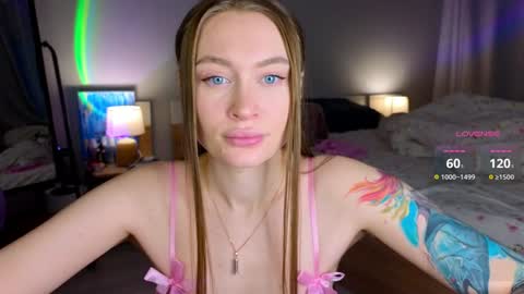 Snapshot of russian_sexy_girl5 chatting on 01.08.25 Mary online show from 01.08.25