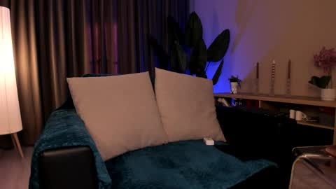 Chrissy online show from 04.08.26