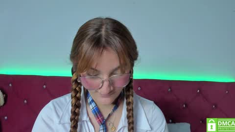 Snapshot of ruth_harvey chatting on 01.06.25 Ruth online show from 01.06.25