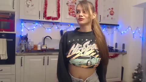 Snapshot of ruxandradanny chatting on 12.28.24 ruxandradanny online show from 12.28.24