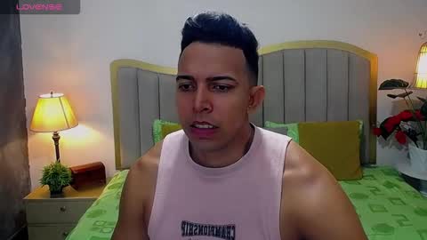 Snapshot of ryan_nesson chatting on 10.06.25 Ryan online show from 10.06.25