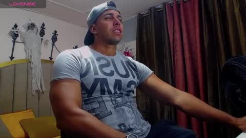 Snapshot of ryan_nesson chatting on 11.02.25 Ryan online show from 11.02.25