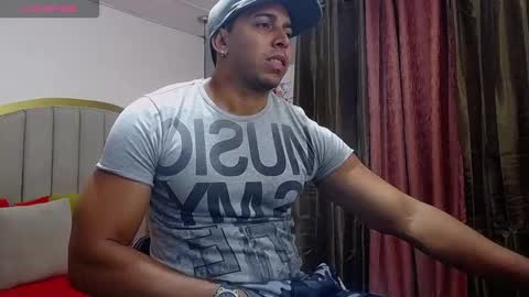 Snapshot of ryan_nesson chatting on 11.08.25 Ryan online show from 11.08.25