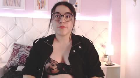 Snapshot of ryder_n_violet chatting on 02.01.25 Ryder and Violet online show from 02.01.25