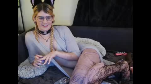 Snapshot of ryn_michele chatting on 12.31.24 Ryn Michele online show from 12.31.24