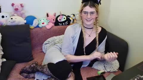 Snapshot of ryn_michele chatting on 01.12.25 Ryn Michele online show from 01.12.25