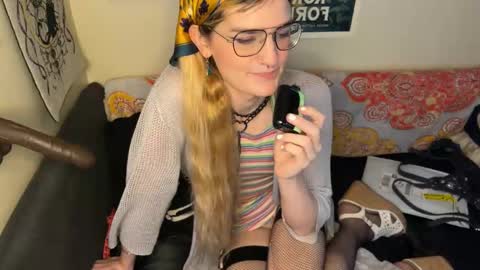 Snapshot of ryn_michele chatting on 02.16.25 Ryn Michele online show from 02.16.25
