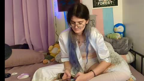 Snapshot of ryn_michele chatting on 09.28.25 Ryn Michele online show from 09.28.25
