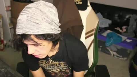 Snapshot of ryot35 chatting on 12.19.25 Ryot3 online show from 12.19.25