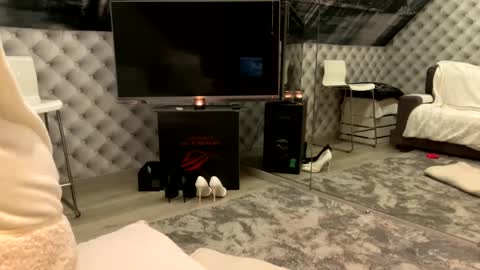 Laura online show from 03.11.25