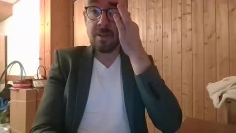 Snapshot of s_i_q chatting on 09.16.25 s_i_q online show from 09.16.25