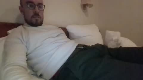 Snapshot of s_i_q chatting on 09.18.25 s_i_q online show from 09.18.25