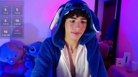 Snapshot of saanti_foxs chatting on 09.26.25 Santi online show from 09.26.25