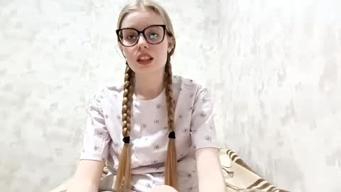 Snapshot of sabrinahandlin chatting on 04.15.26 Sabrina online show from 04.15.26