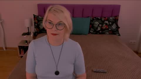 Sabrina MacMarren online show from 02.06.25