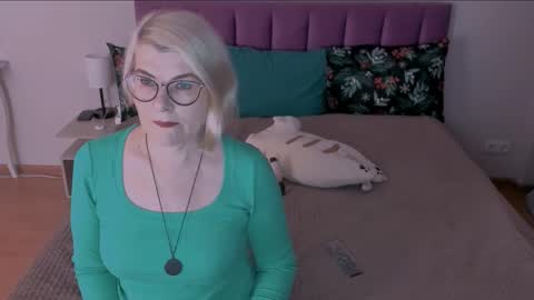 Sabrina MacMarren online show from 02.09.25