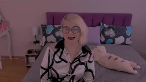 Sabrina MacMarren online show from 02.23.25