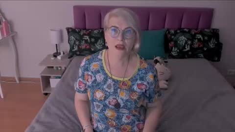 Sabrina MacMarren online show from 03.05.25