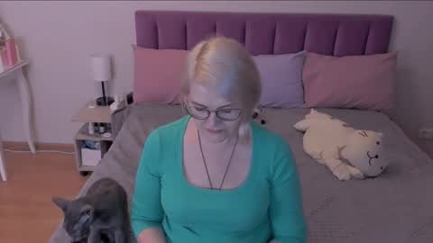 Sabrina MacMarren online show from 03.10.25