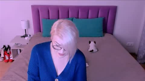 Sabrina MacMarren online show from 09.20.25