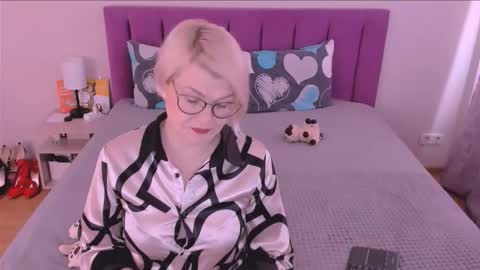 Sabrina MacMarren online show from 10.18.25