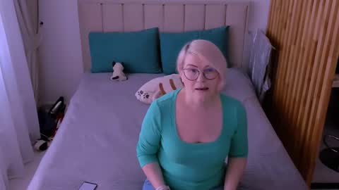 Sabrina MacMarren online show from 03.07.26