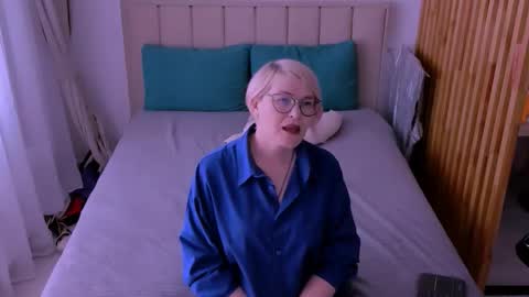 Sabrina MacMarren online show from 03.08.26