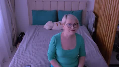 Sabrina MacMarren online show from 03.09.26