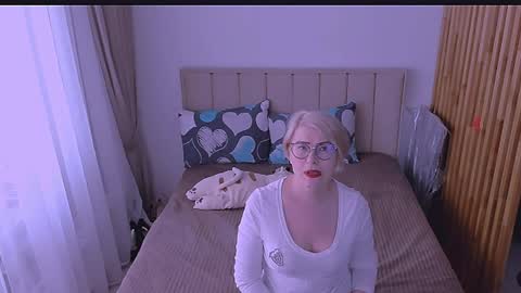 Sabrina MacMarren online show from 04.05.26