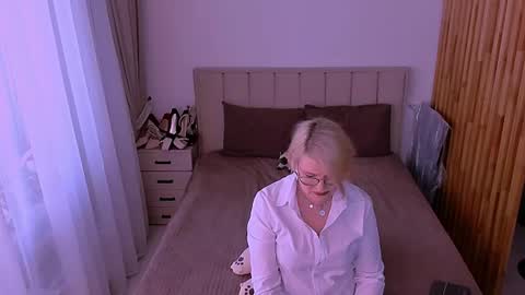 Snapshot of sabrinamacmarren chatting on 06.05.26 Sabrina MacMarren online show from 06.05.26