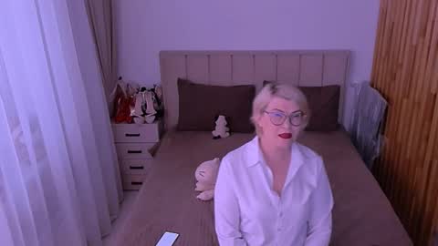 Snapshot of sabrinamacmarren chatting on 06.09.26 Sabrina MacMarren online show from 06.09.26