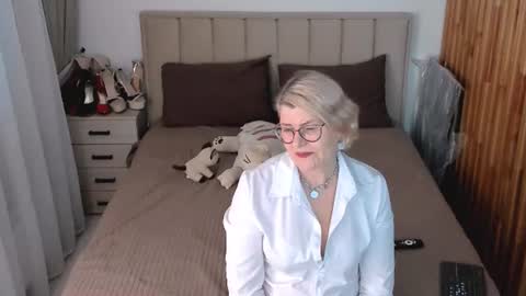 Snapshot of sabrinamacmarren chatting on 07.03.26 Sabrina MacMarren online show from 07.03.26