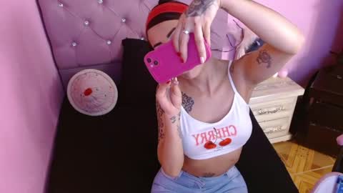 Snapshot of sabrinapaulson chatting on 05.15.26 sabrinapaulson online show from 05.15.26