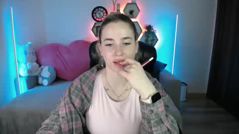 Snapshot of sabrinviolet chatting on 05.19.26 Sabrina Violet online show from 05.19.26
